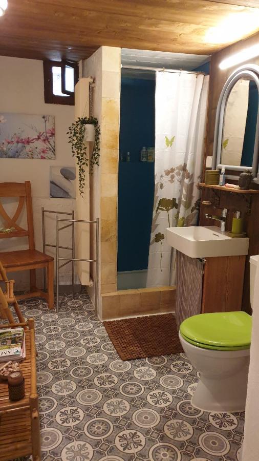 Agréable chambre d'hôtes, au calme, dans la nature Roches Exterior foto